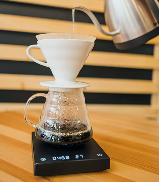 قهوه V60 چیست؟ ( کاربرد و نحوه استفاده از آن )